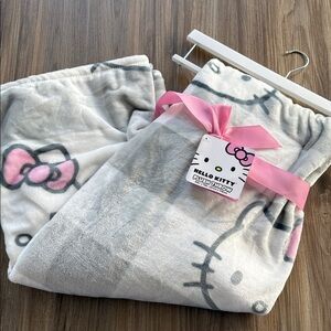 Hello Kitty Sanrio Gray Pink Plus Throw Blanket 70" x 50" NWT NEW